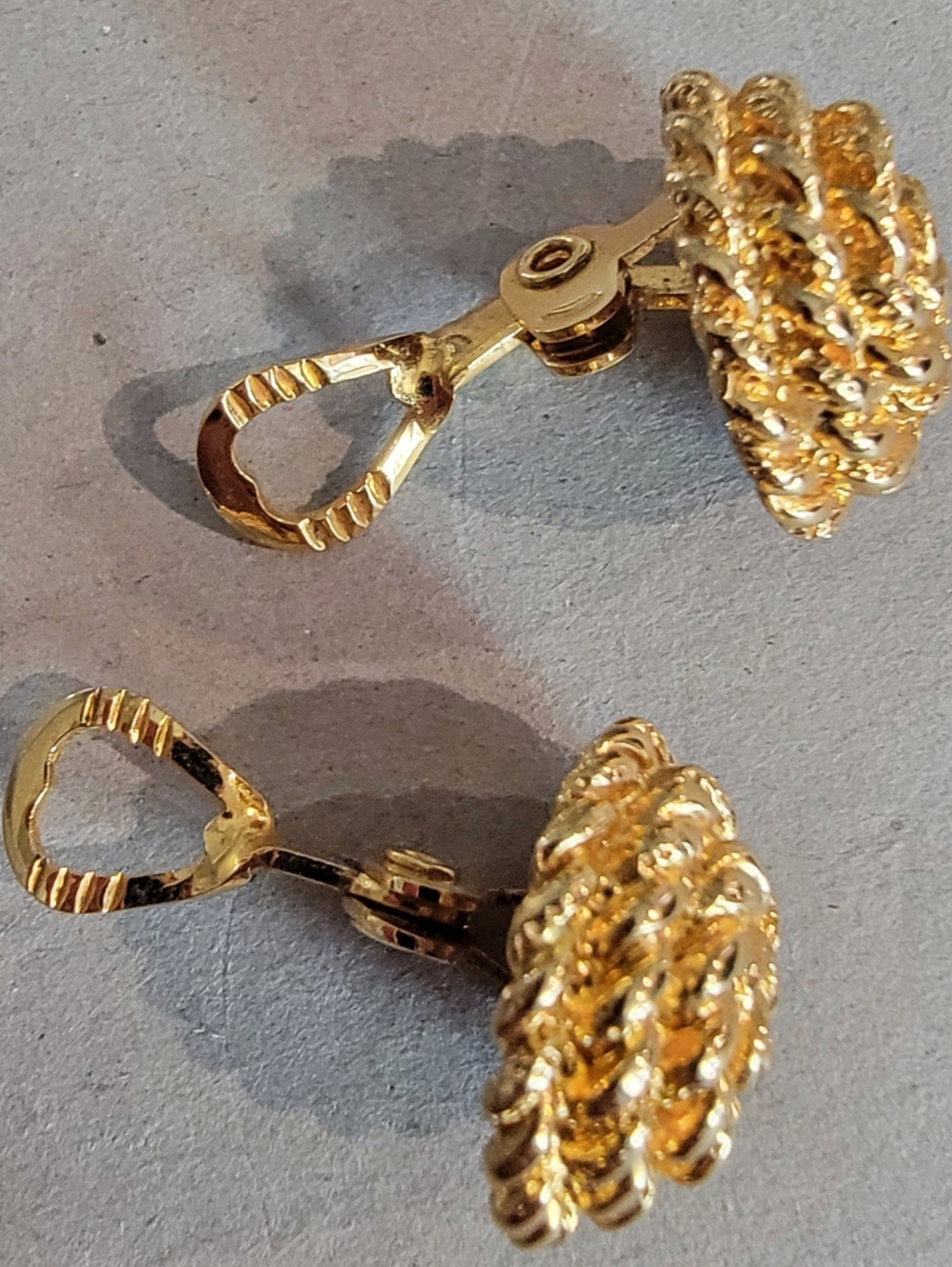 #Vintage #Monet Round Twisted Rope Design   Clip On Earrings Signed - Picture 6 of 8